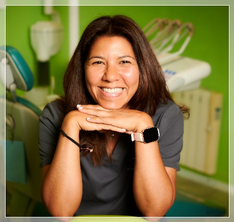 Dra. Franchesca Olivo Ega Odontología general, endodoncia, estética y prótesis.a